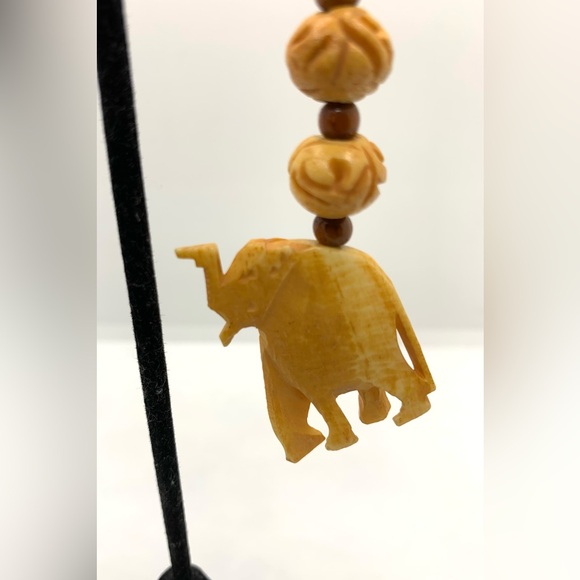 New Handmade Women’s Jewelry Carved Elephant Beaded Earrings 3 1/4 Inch Brown - Picture 4 of 5